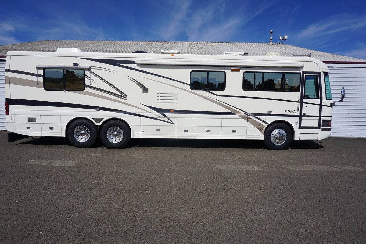 2001 Country Coach Magna 40′ | Premier RV 2001 Country Coach Magna For Sale